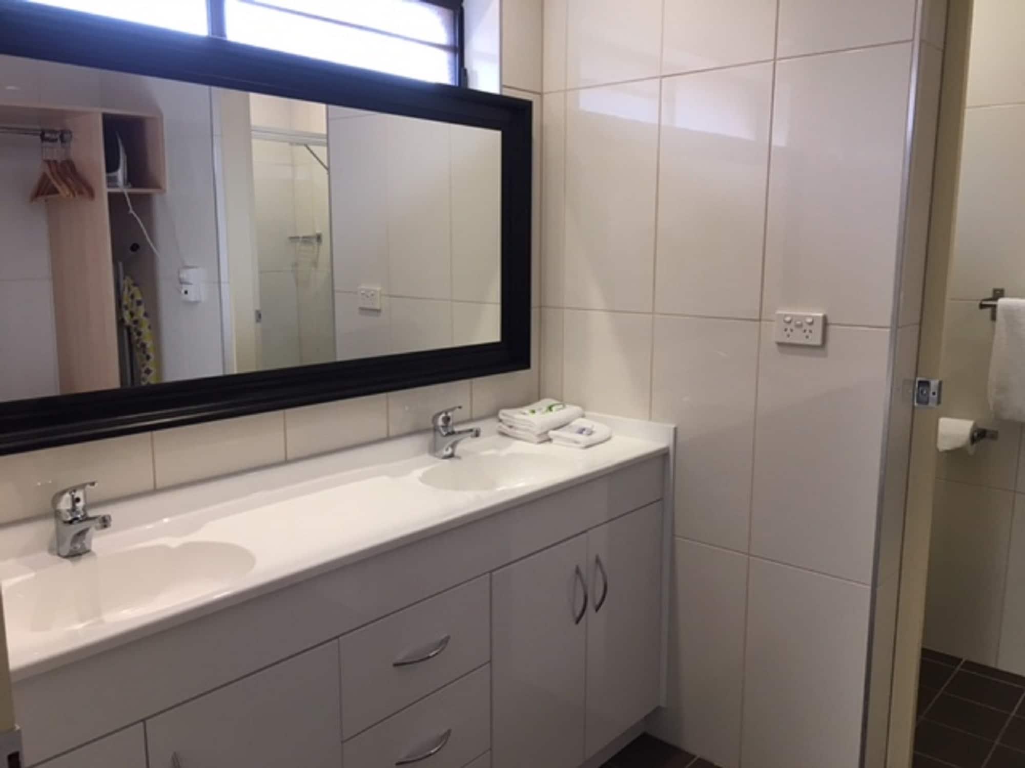 Maclin Lodge Motel Campbelltown Bagian luar foto